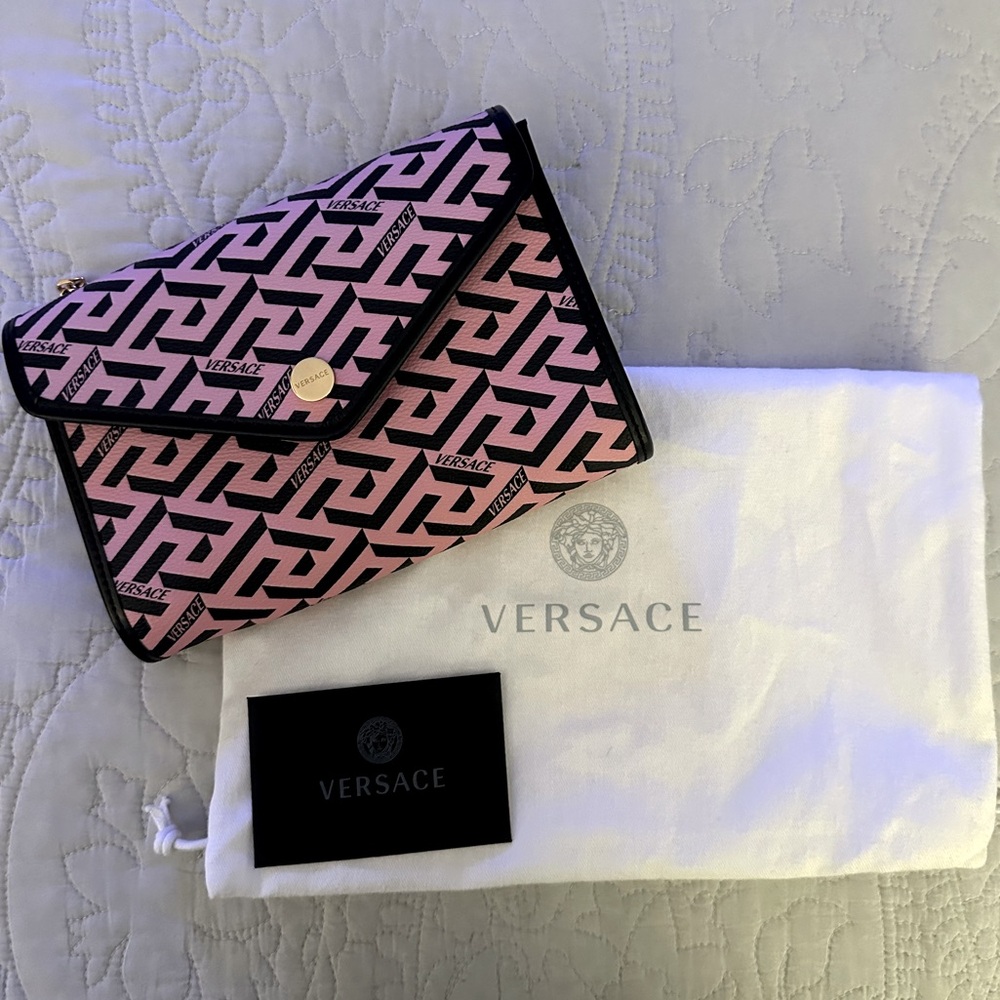 VERSACE La Greca Signature crossbody